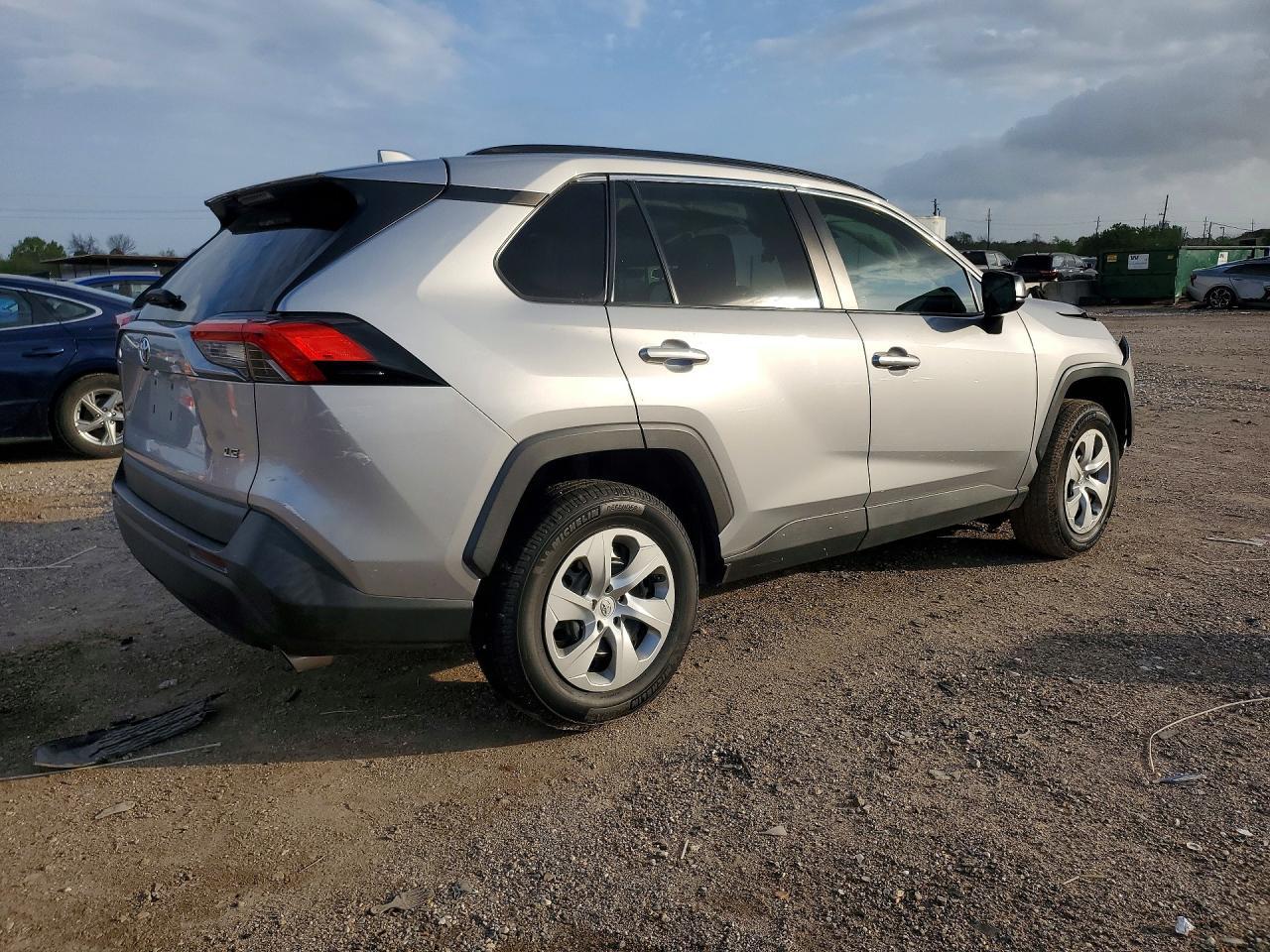 2020 Toyota Rav4 Le - Фото 3
