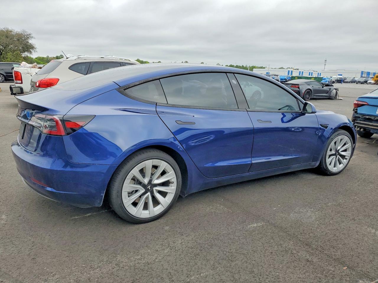 2023 Tesla Model 3 - Фото 3