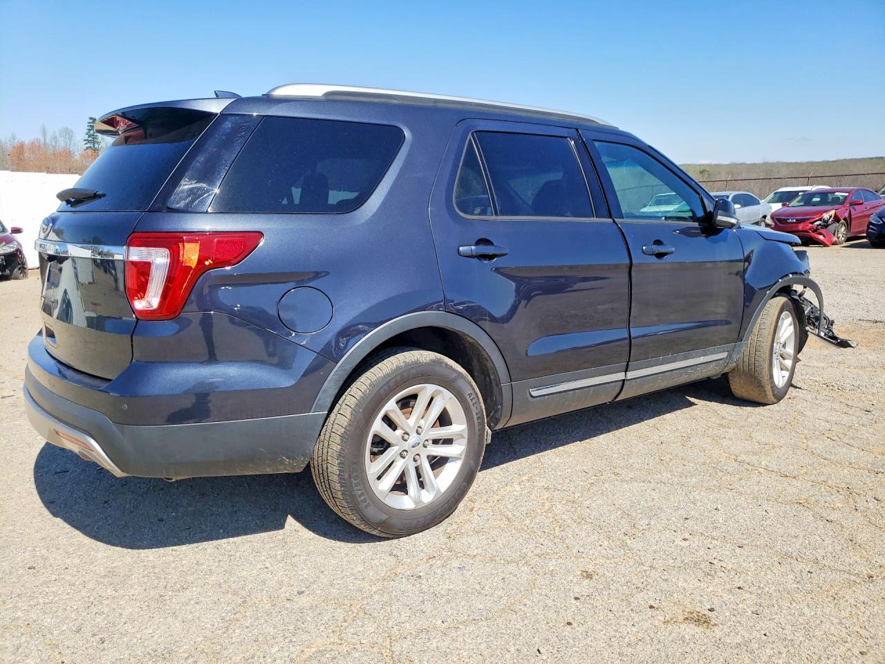 2017 Ford Explorer Xlt - Image 3