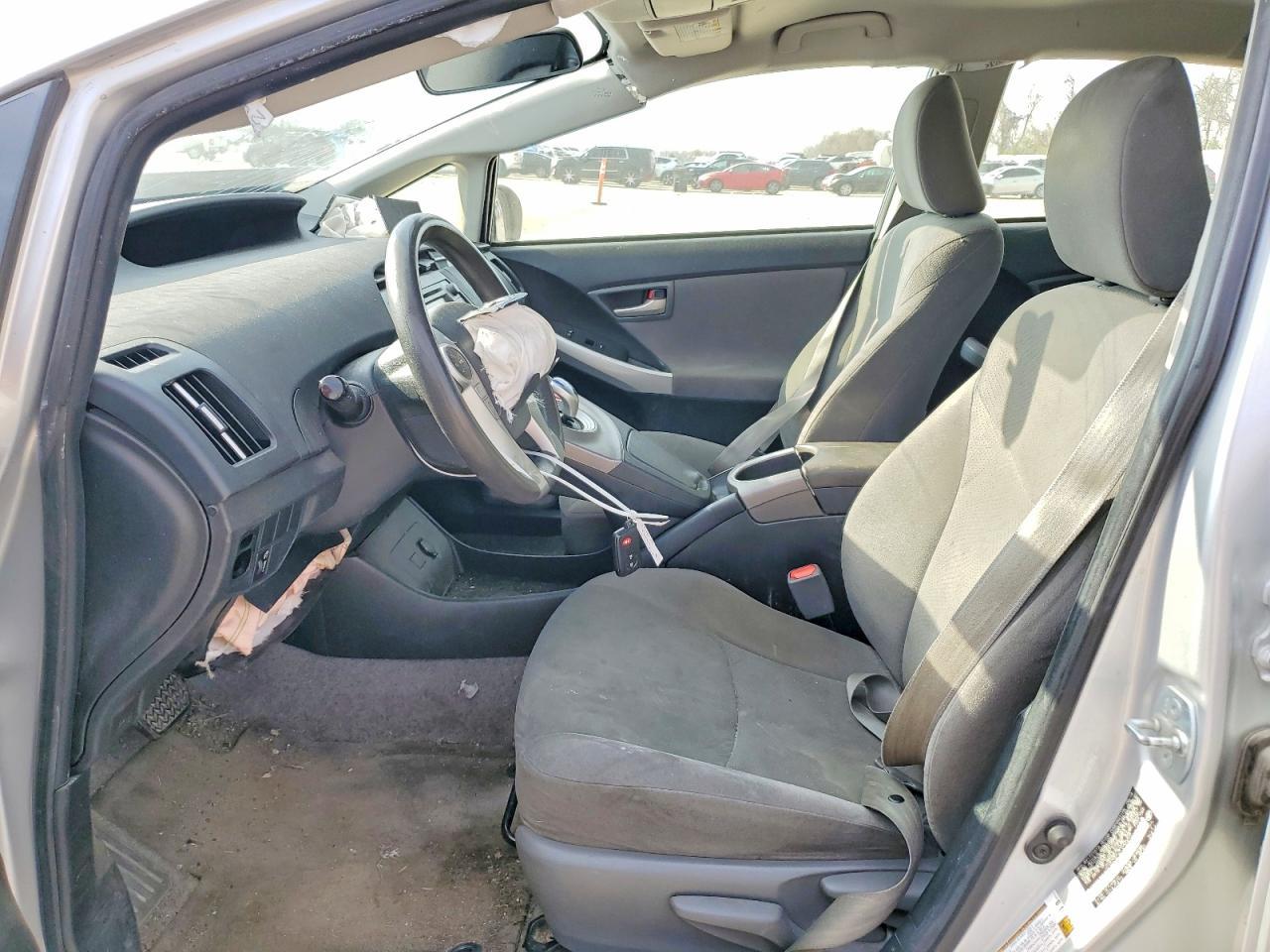 2015 Toyota Prius Two - Image 7