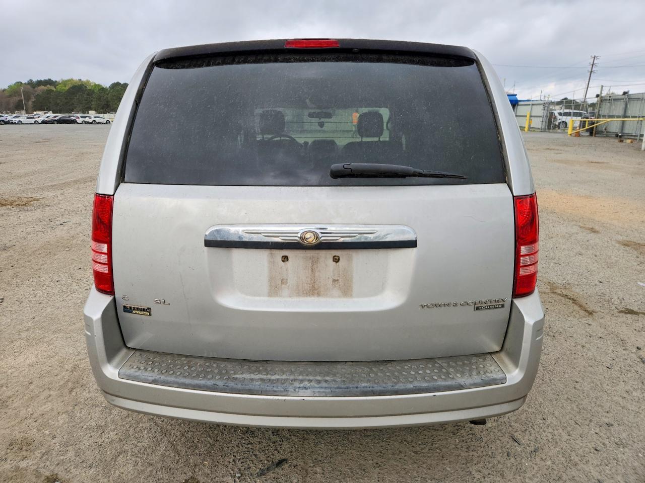 2009 Chrysler Town & Country Lx - Image 6
