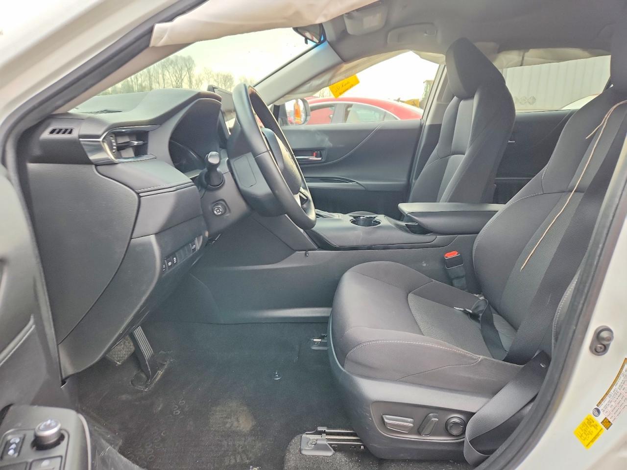 2023 Toyota Venza Le - Image 7