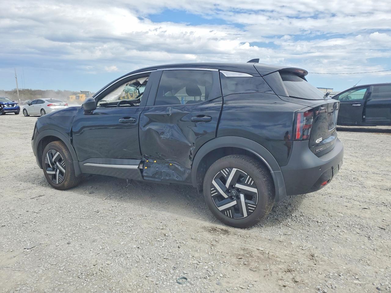2025 Nissan Kicks Sv - Image 2