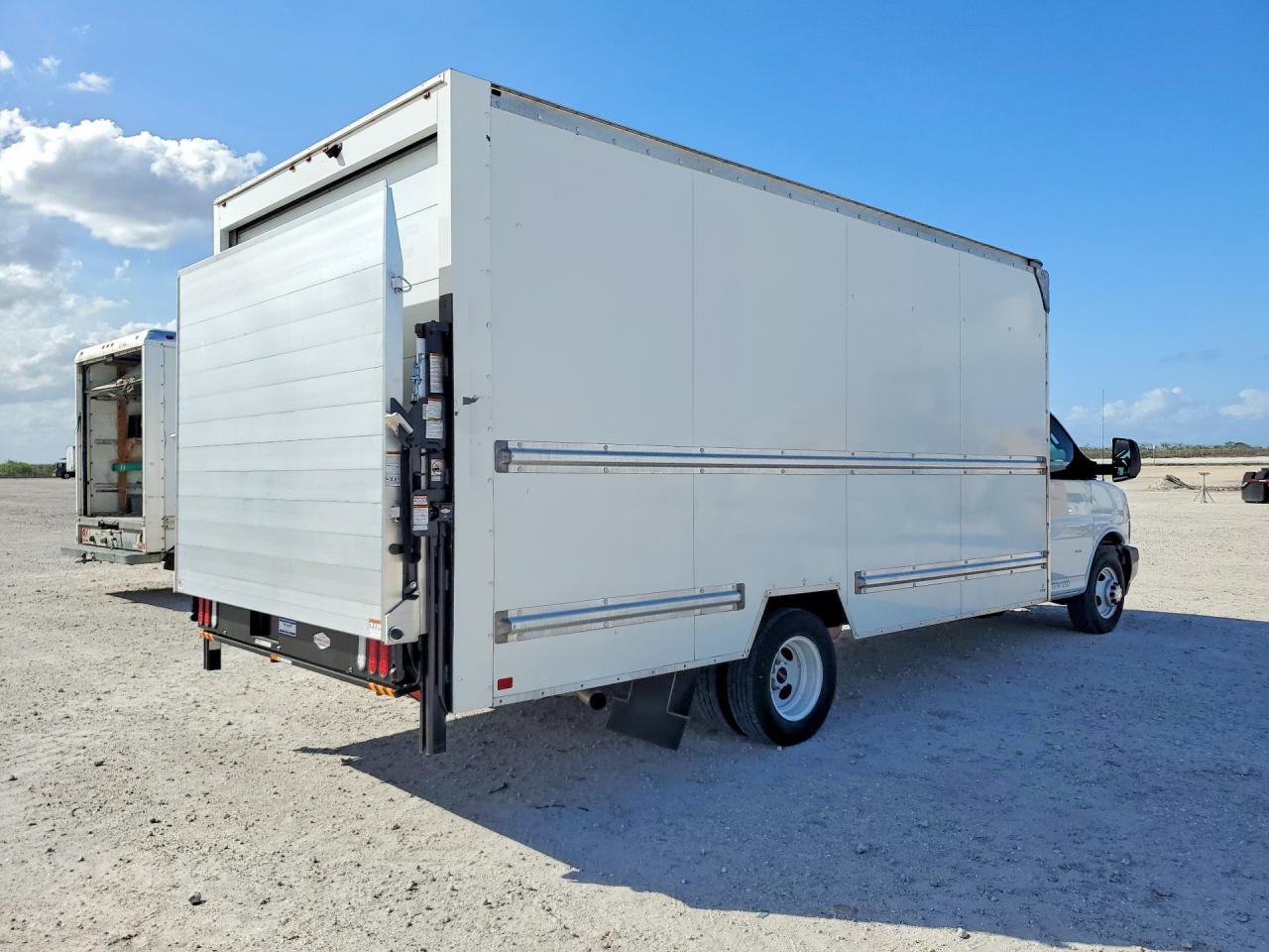 2020 GMC Savana Box Truck - Image 3