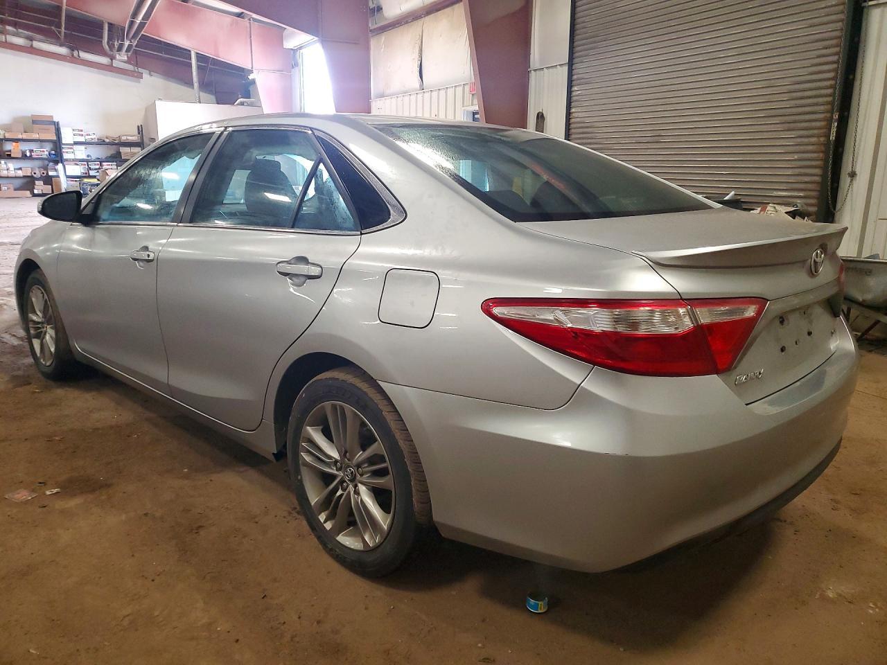 2017 Toyota Camry Se - Фото 2