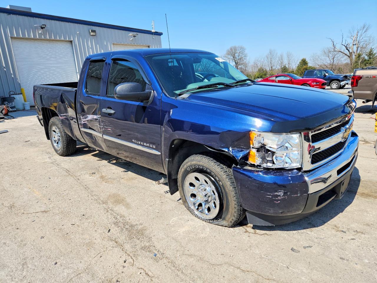 2011 Chevrolet Silverado C1500 - Image 4