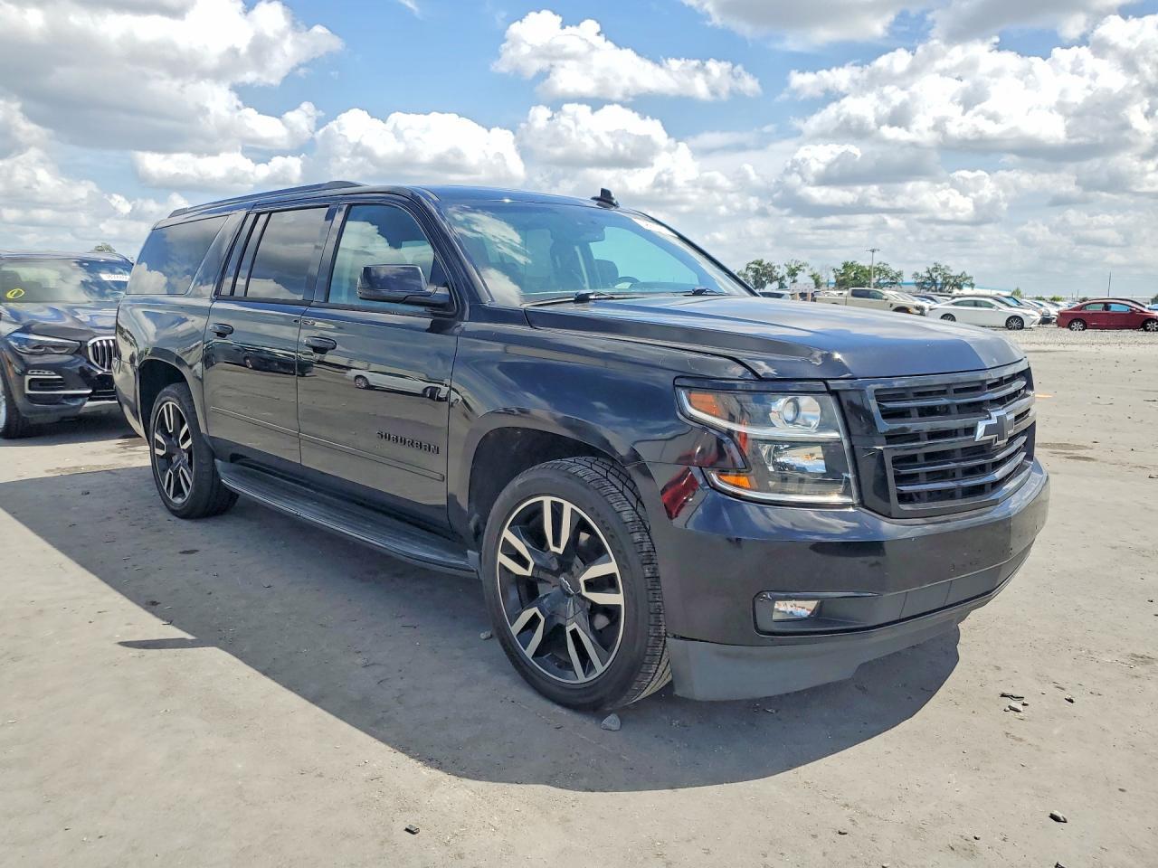 2018 Chevrolet Suburban C1500 Premier - Image 4