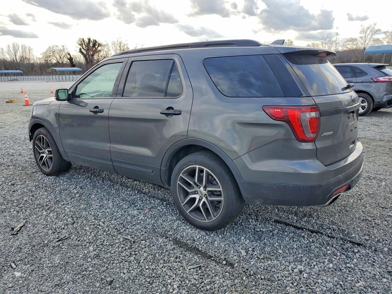 2016 Ford Explorer Sport - Фото 2