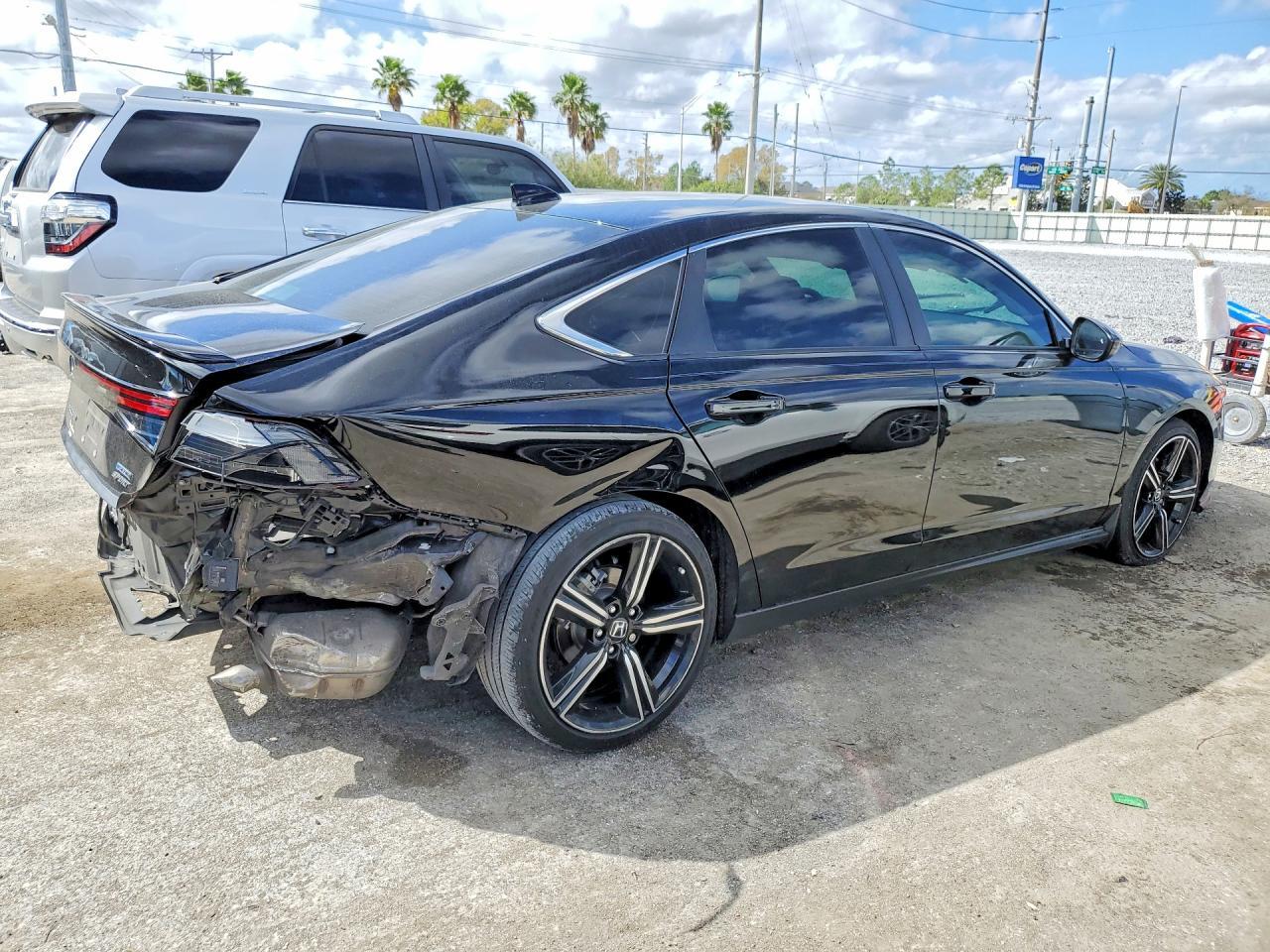 2023 Honda Accord Hybrid Sport - Image 3
