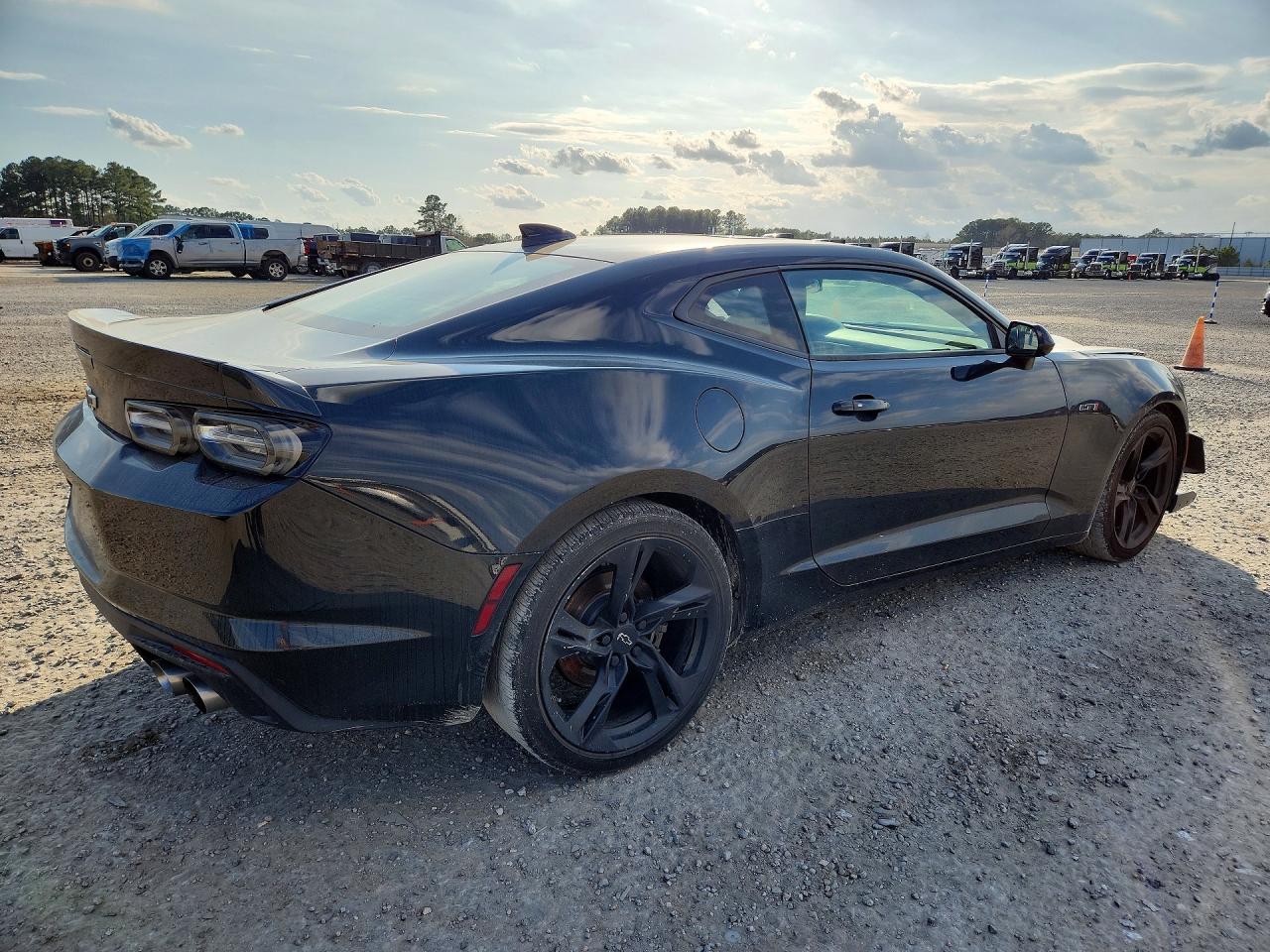 2023 Chevrolet Camaro Lt1 - Фото 3