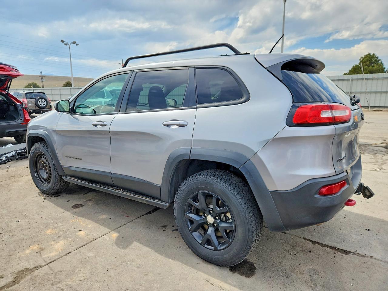 2014 Jeep Cherokee Trailhawk - Image 2