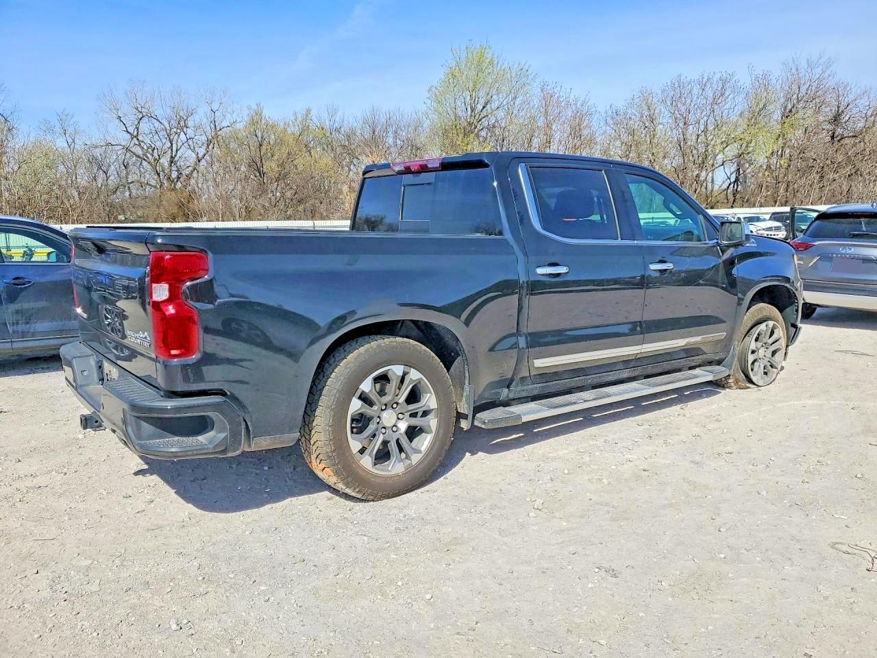 2022 Chevrolet Silverado K1500 High Country - Фото 3