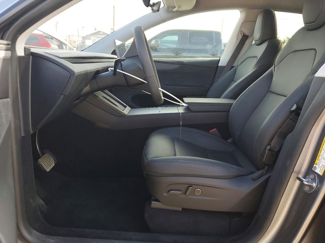 2026 Tesla Model Y - Фото 7