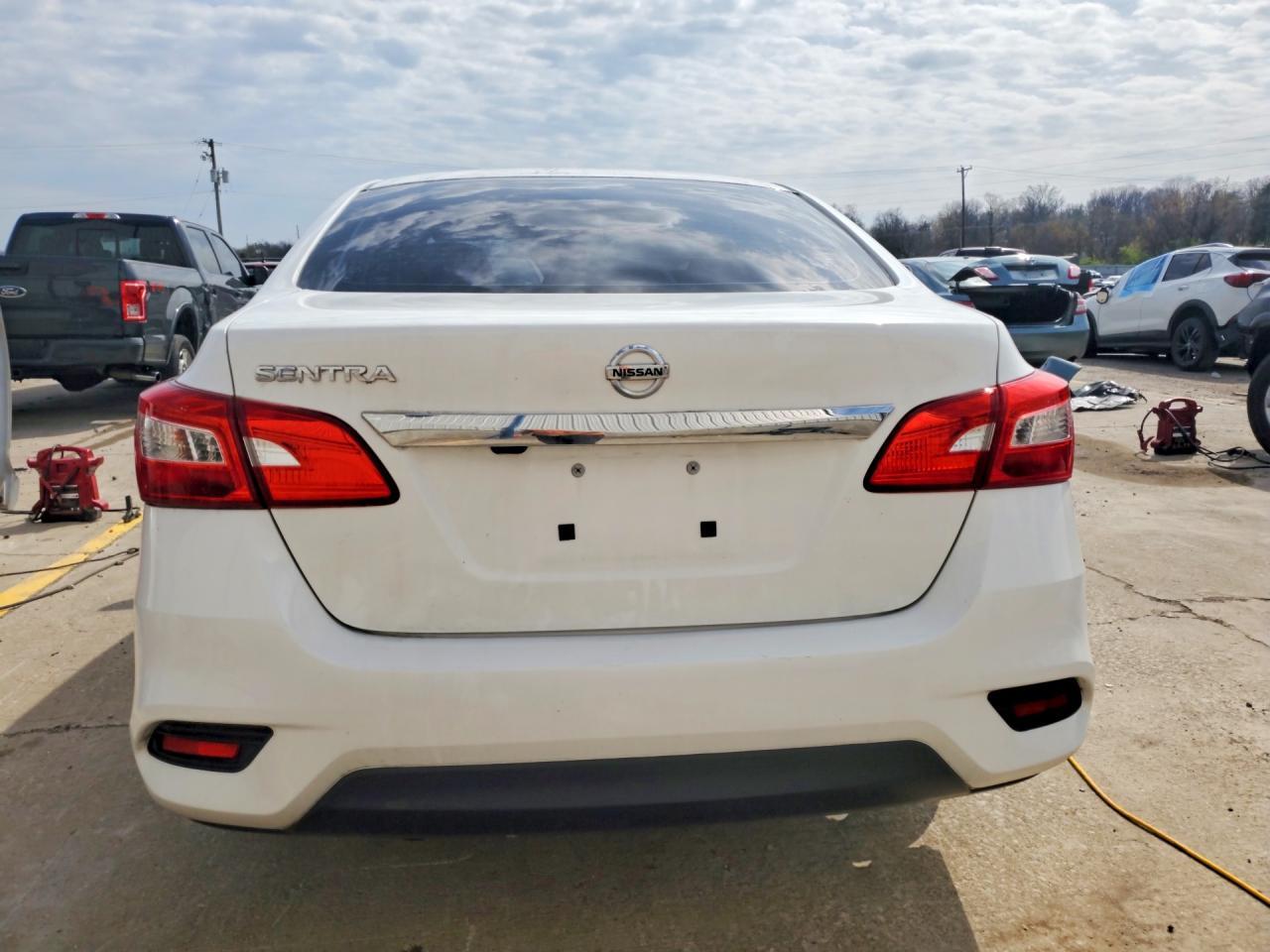 2018 Nissan Sentra S - Фото 6