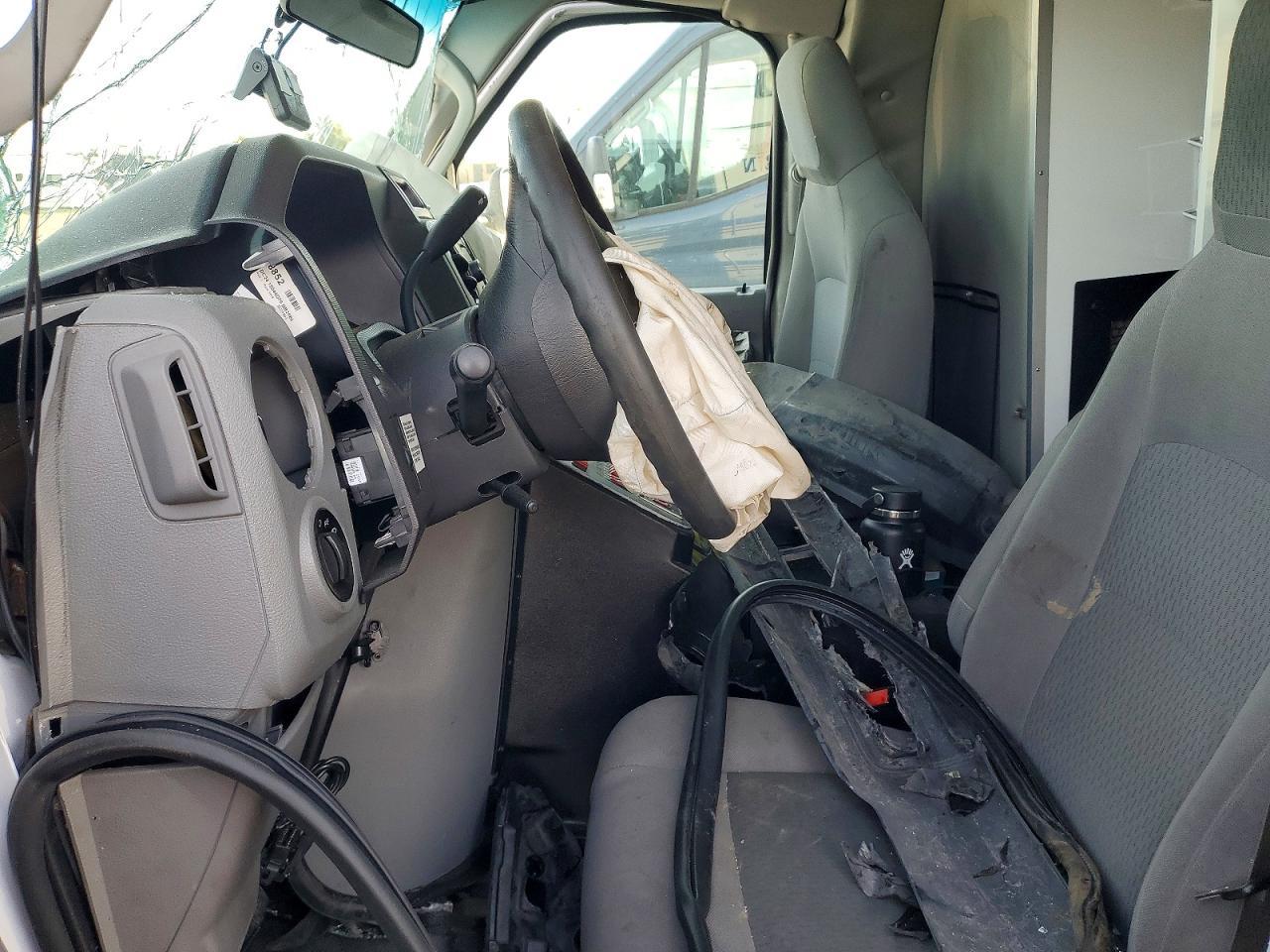 2017 Ford Econoline E350 Super Duty Cutaway Van - Фото 7