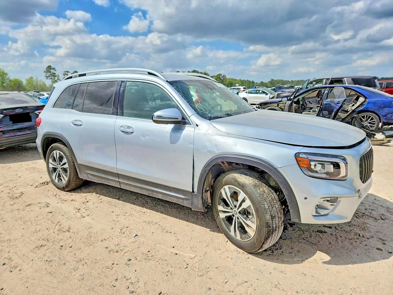 2025 Mercedes-Benz Glb 250 - Image 4