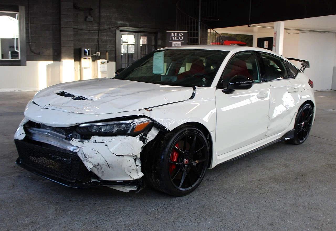 2025 Honda Civic Type-R - Image 2