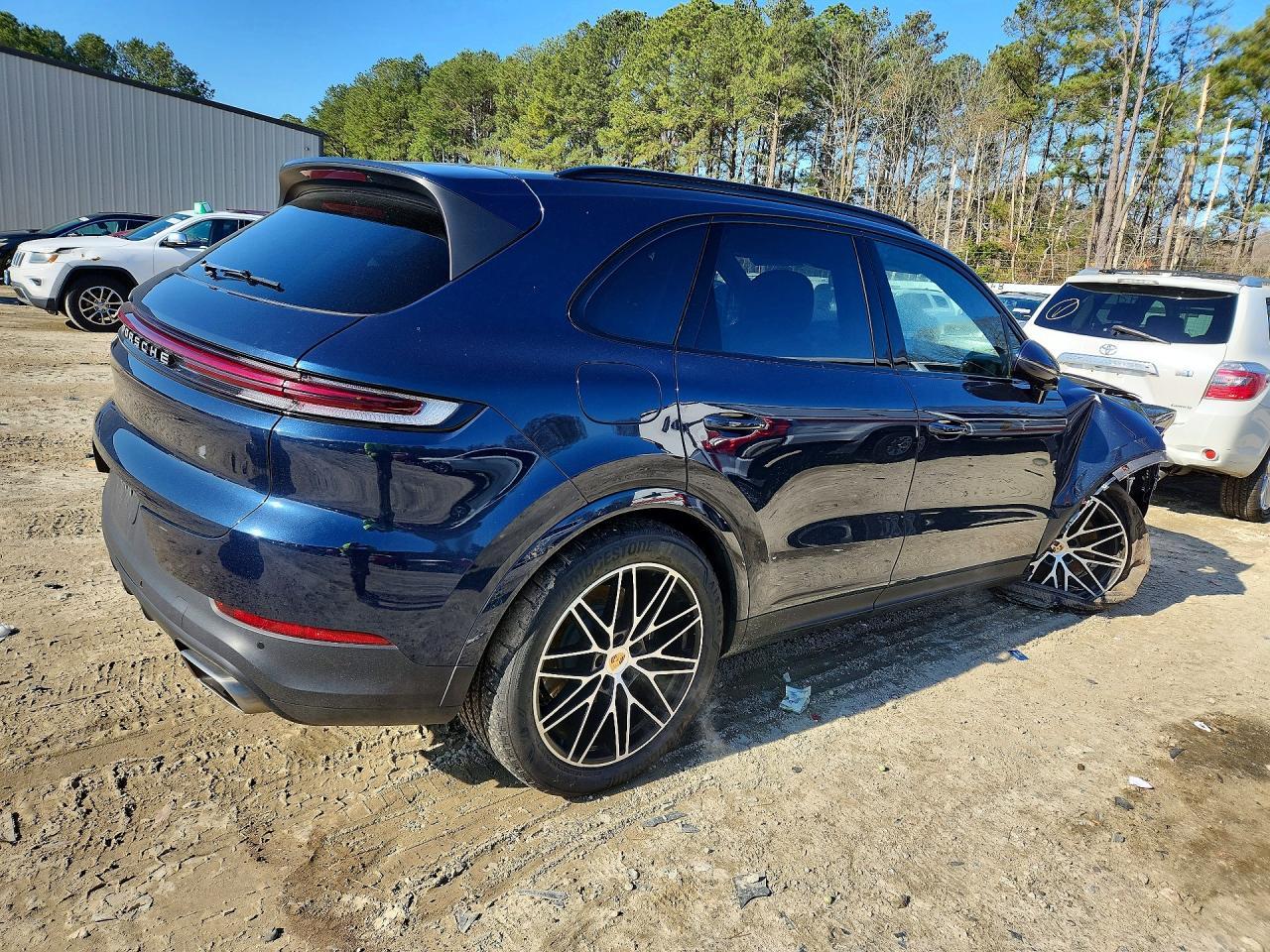 2024 Porsche Cayenne - Image 3