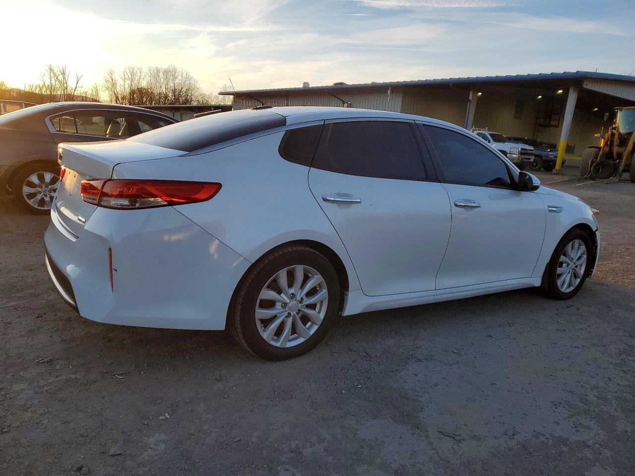 2017 Kia Optima Hybrid Premium - Фото 3