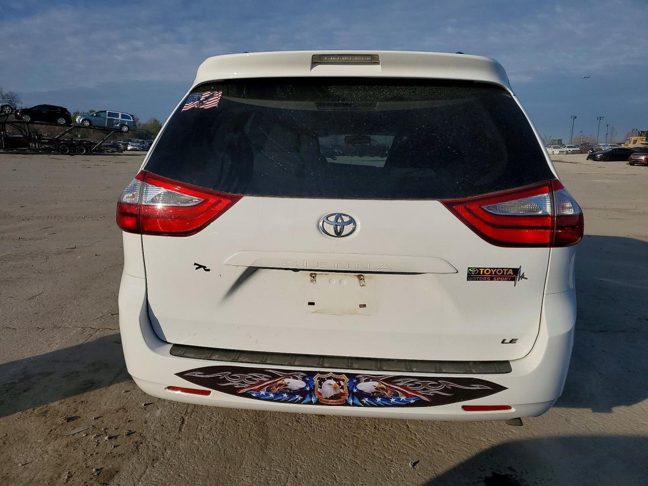 2017 Toyota Sienna Le 8-Passenger - Image 6