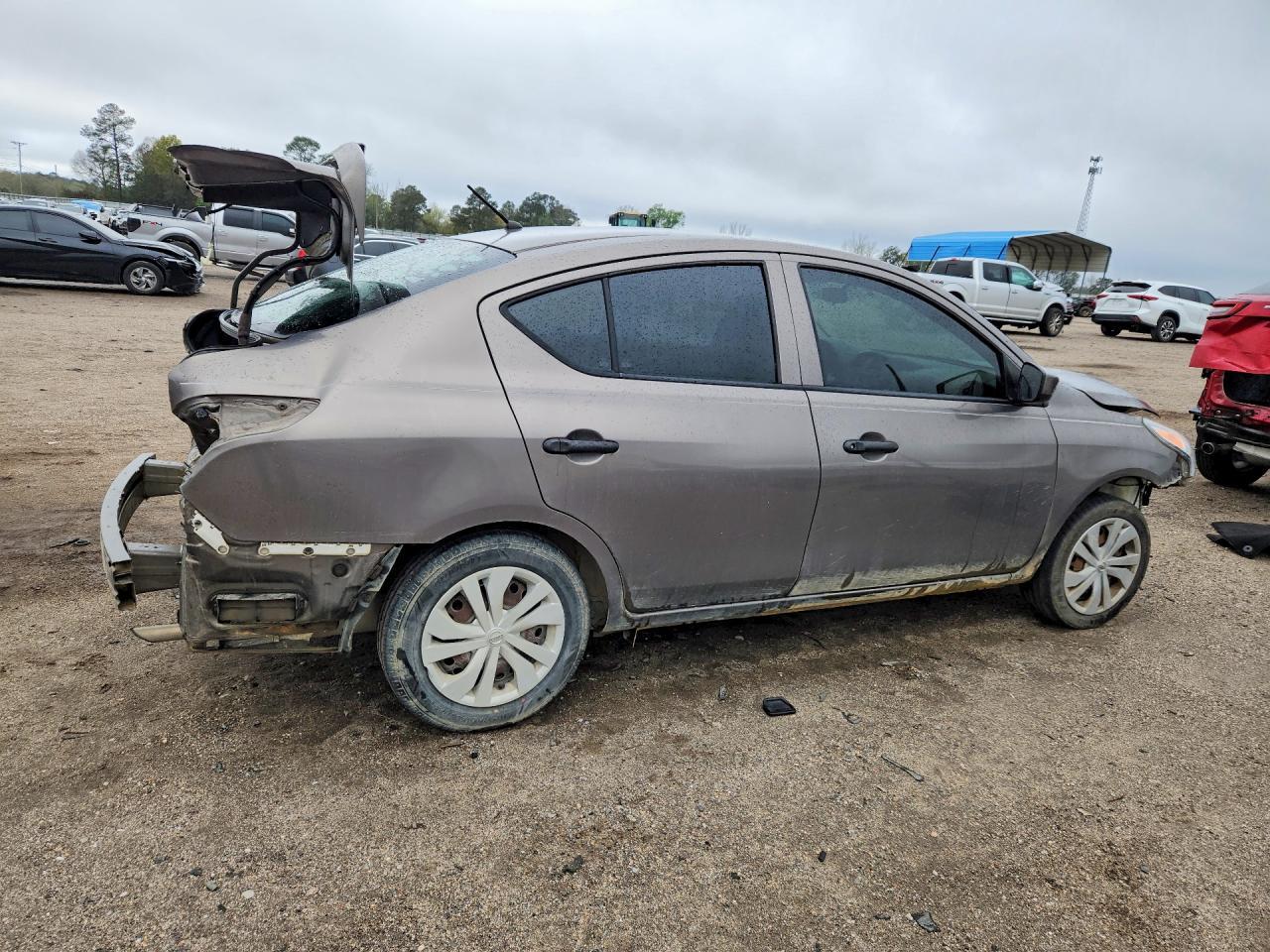 2017 Nissan Versa - Image 3