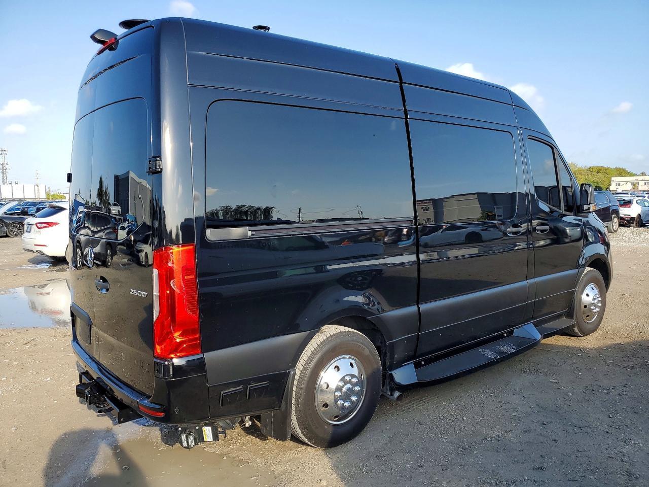 2021 Mercedes-Benz Sprinter 2500 - Фото 3