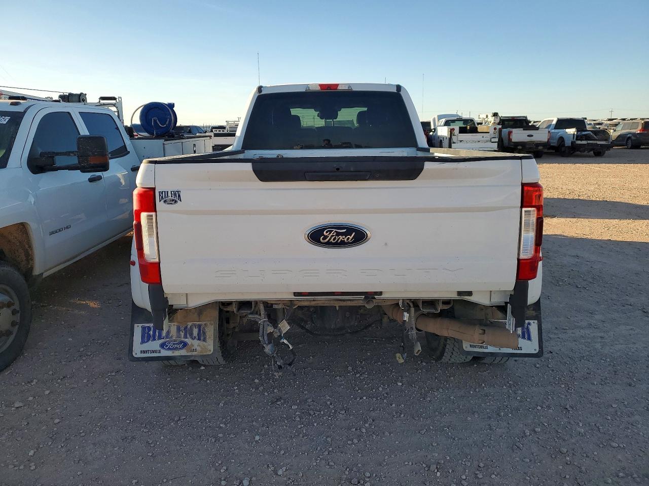 2019 Ford F350 Super Duty - Фото 6