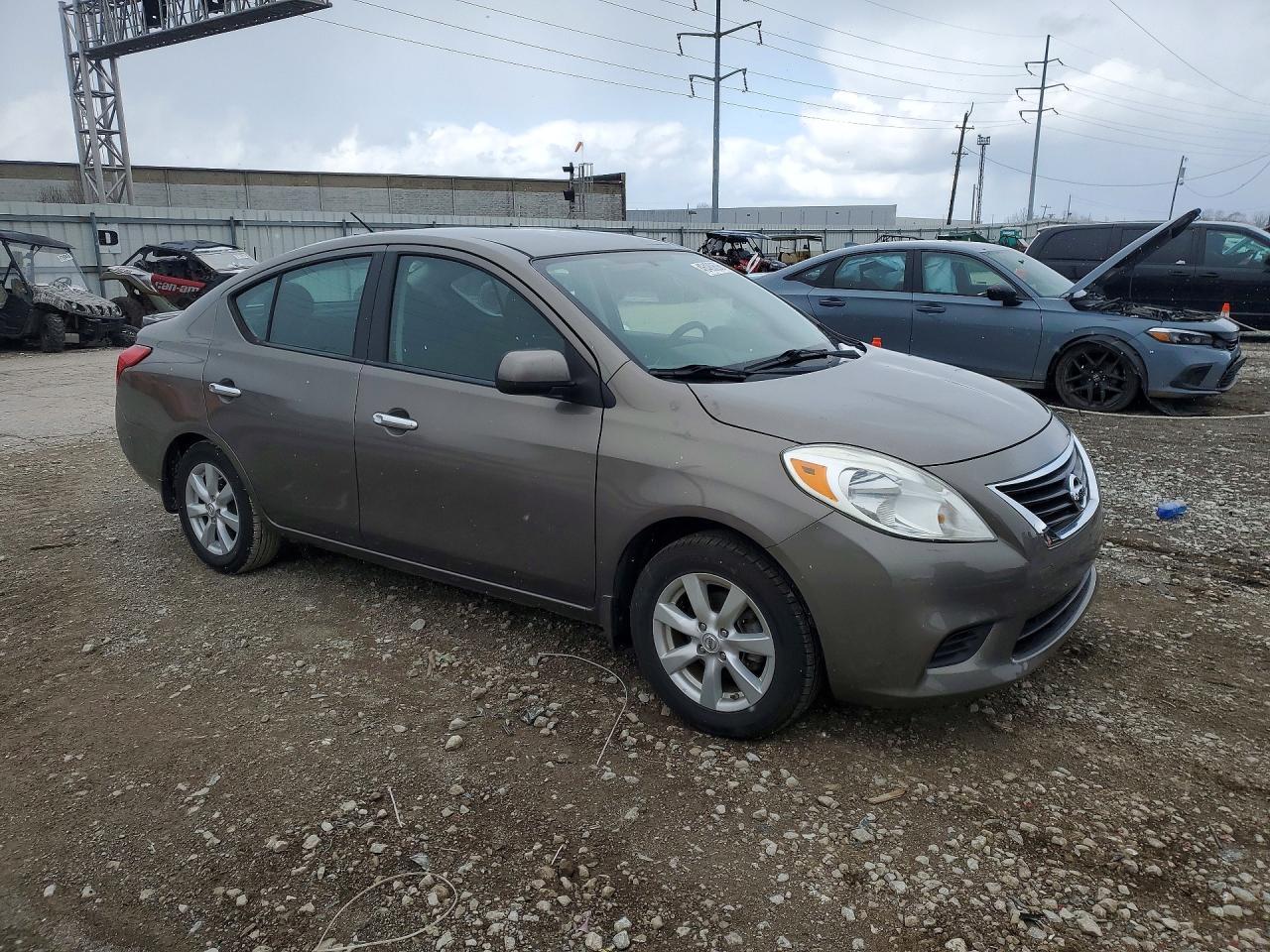 2014 Nissan Versa S - Фото 4