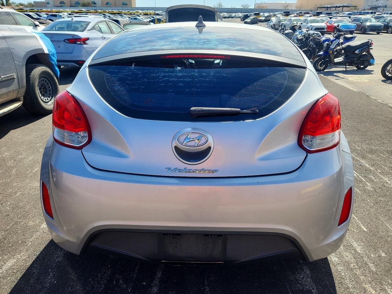 2013 Hyundai Veloster Base - Фото 6