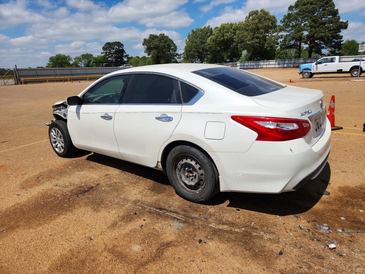 2016 Nissan Altima - Фото 2