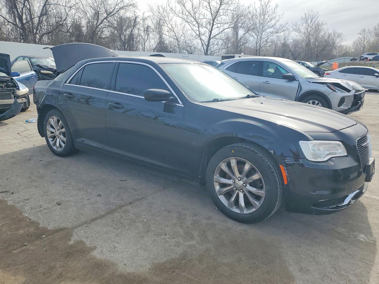 2018 Chrysler 300 Touring - Фото 4