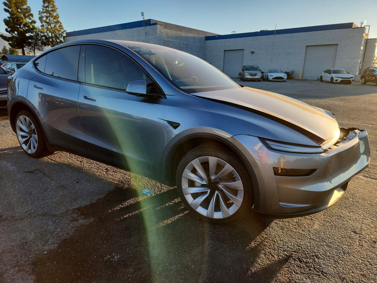 2026 Tesla Model Y - Фото 4