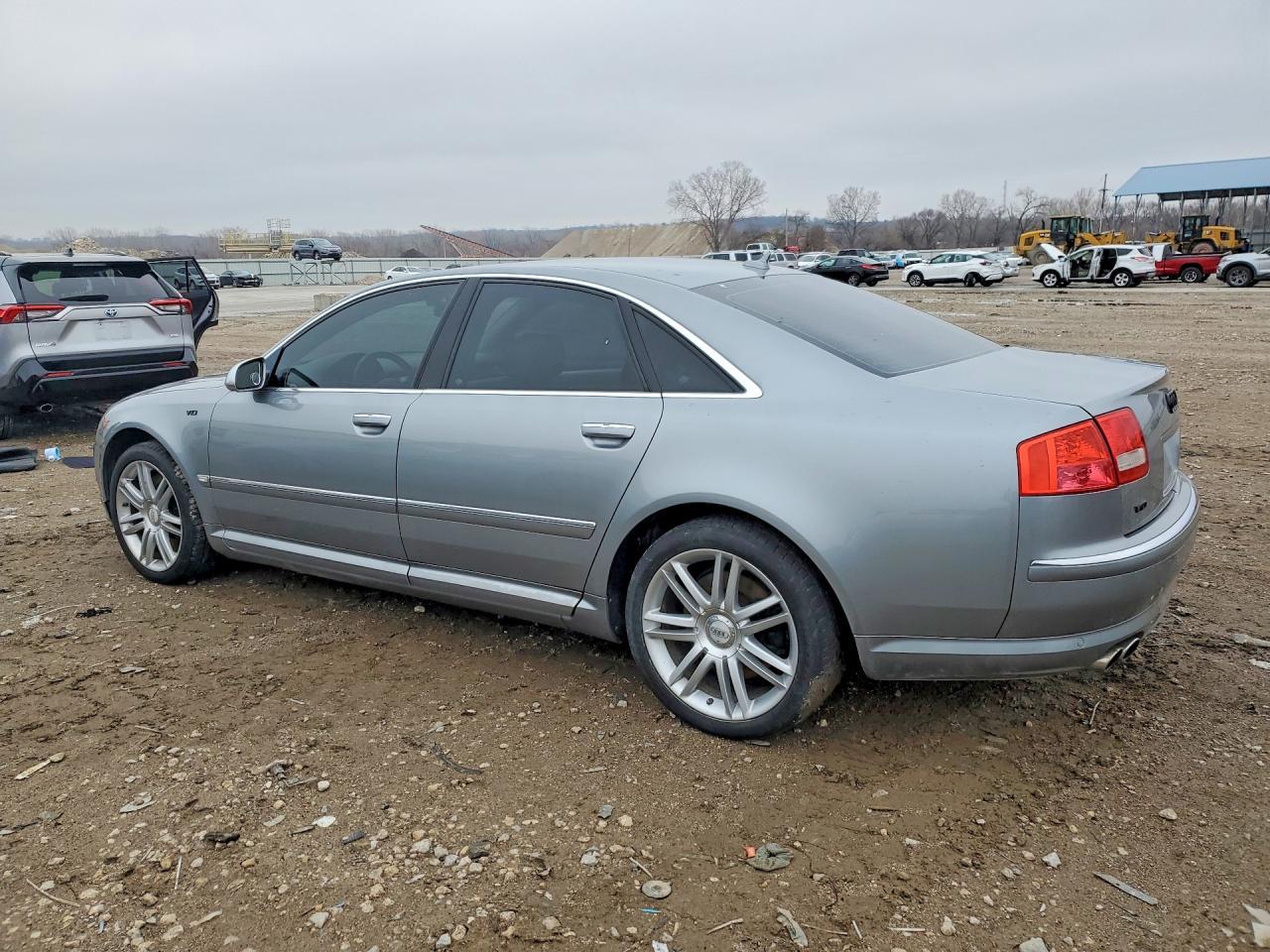 2007 Audi S8 Quattro - Image 2