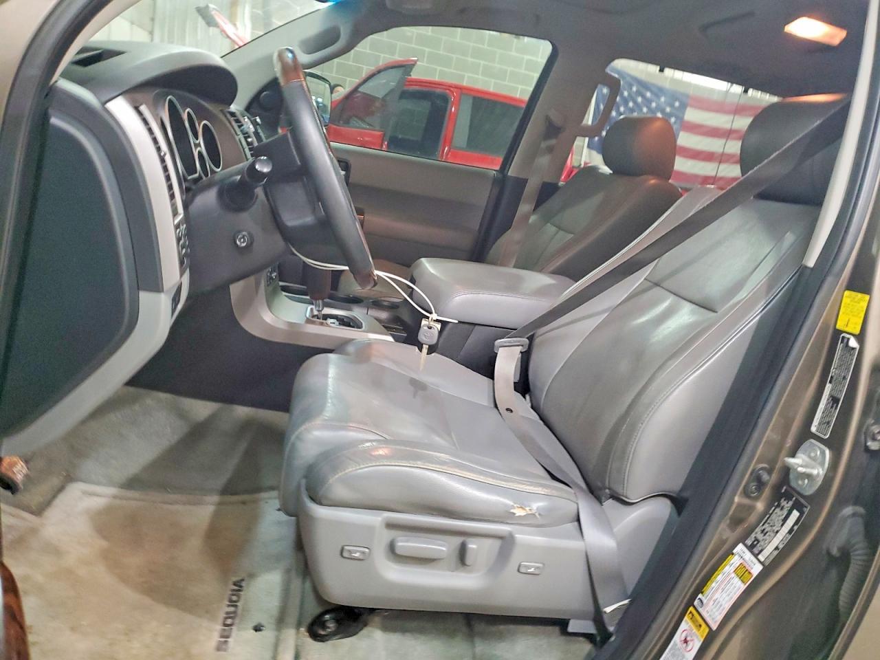 2010 Toyota Sequoia Platinum - Image 7
