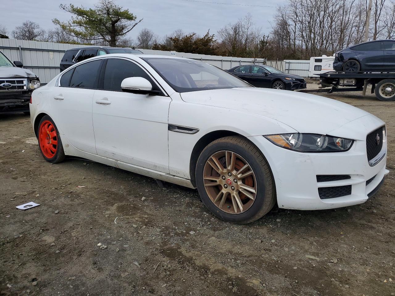 2017 Jaguar Xe Premium - Image 4