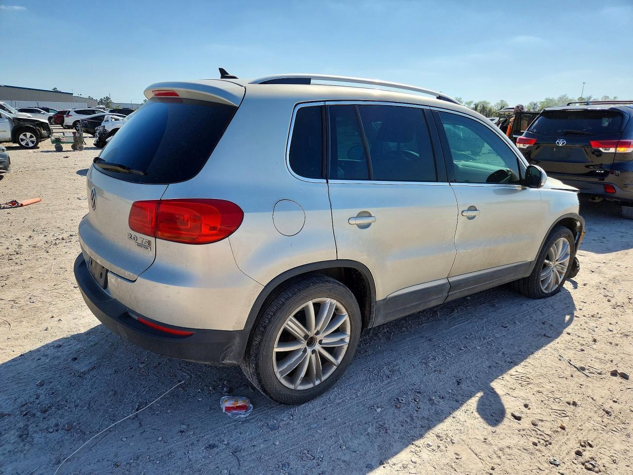 2014 Volkswagen Tiguan S - Image 3