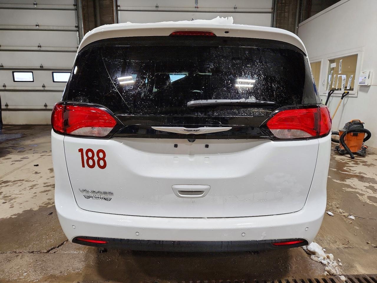 2025 Chrysler Voyager Lx - Фото 6