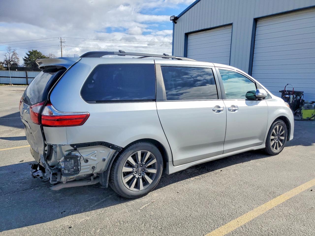 2019 Toyota Sienna - Фото 3