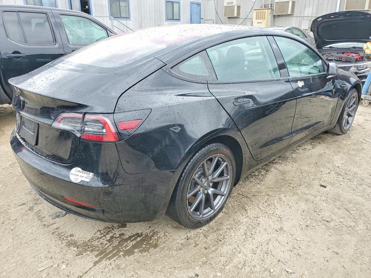 2017 Tesla Model 3 - Image 3