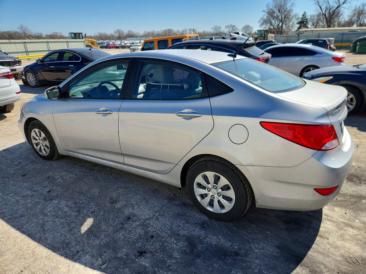 2017 Hyundai Accent Se - Фото 2