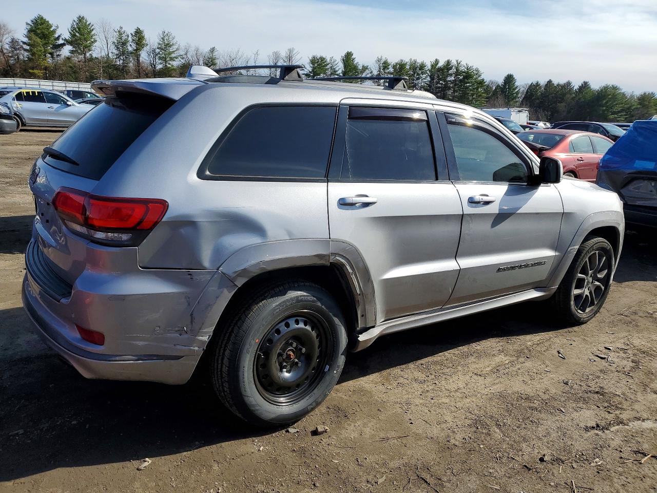 2020 Jeep Grand Cherokee Overland - Image 3