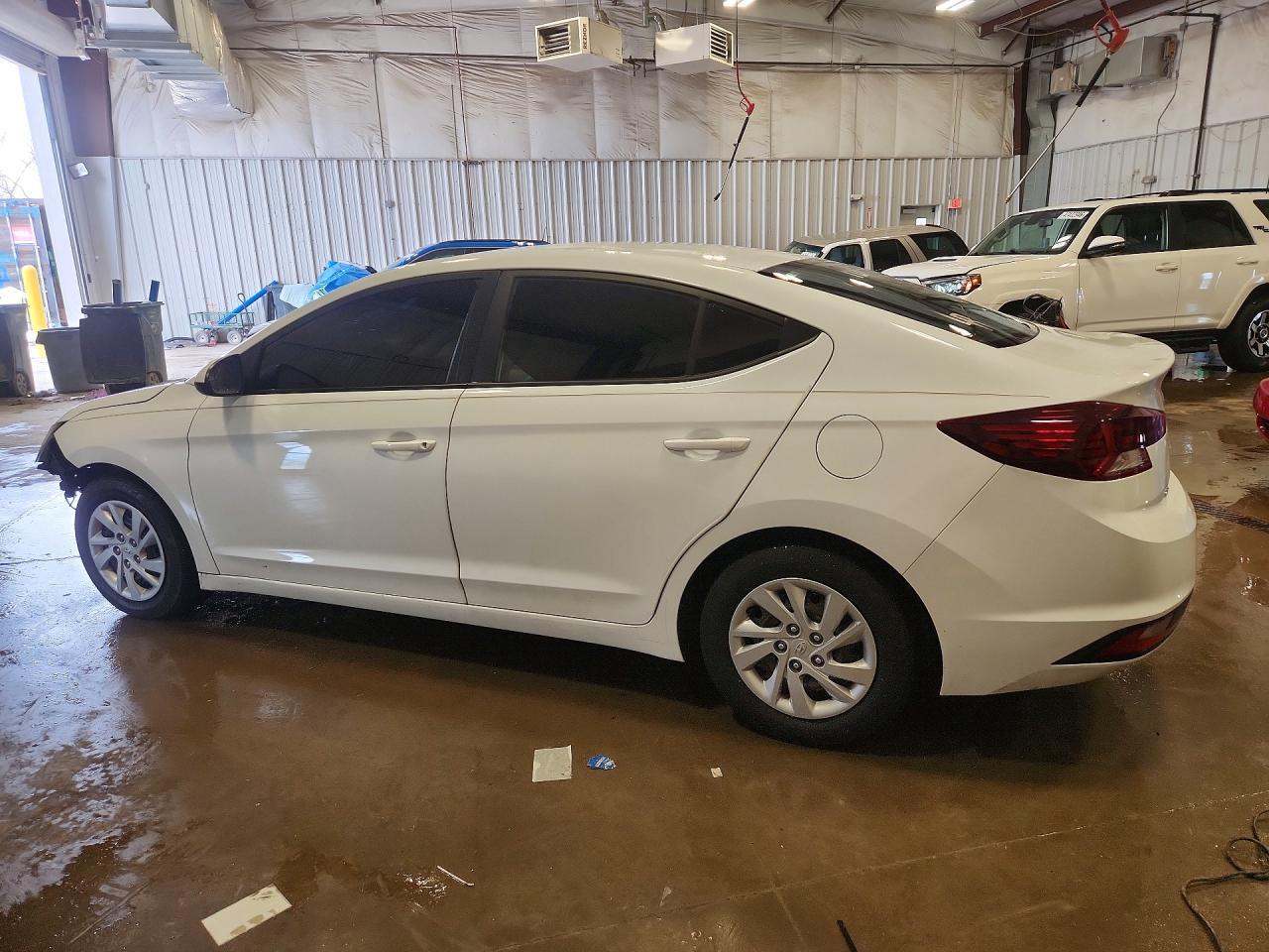 2019 Hyundai Elantra Se - Image 2