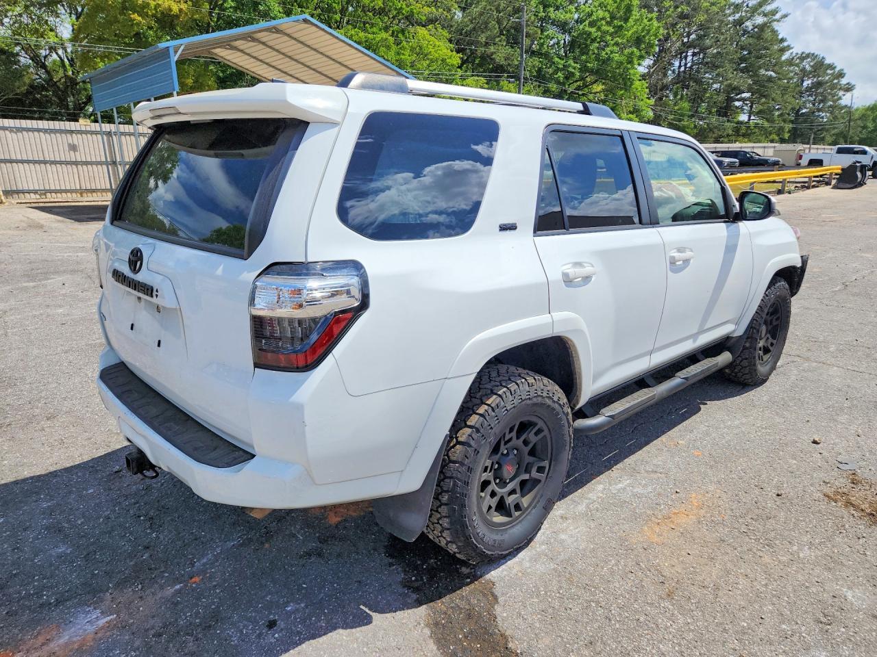 2022 Toyota 4Runner Sr5 - Image 3