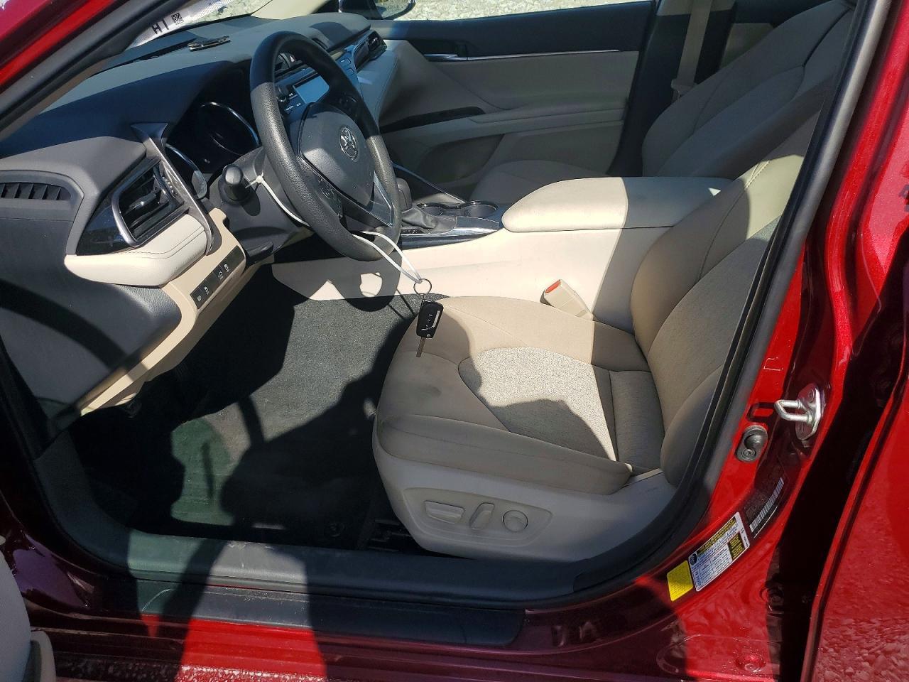 2020 Toyota Camry Le - Фото 7