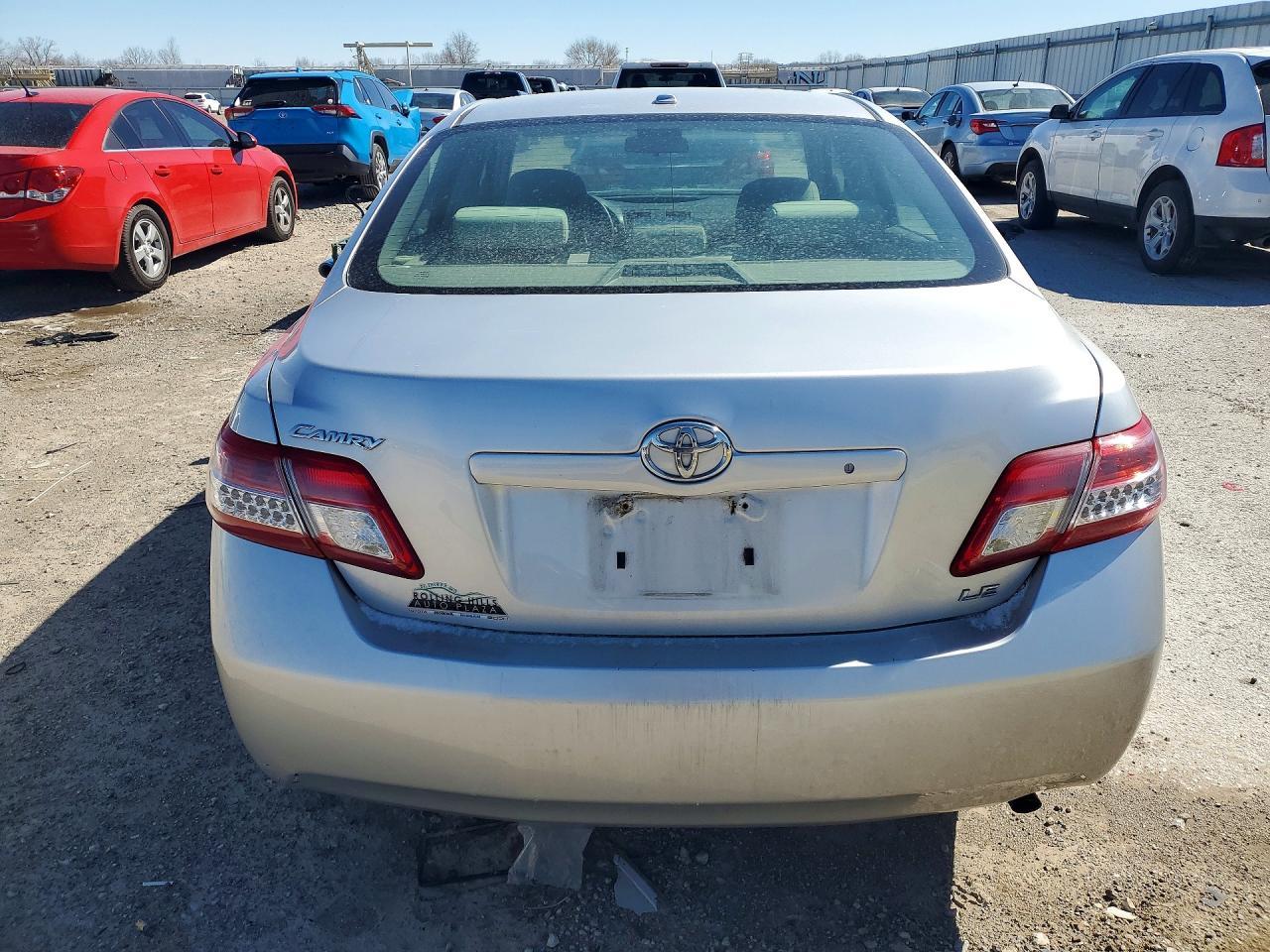 2010 Toyota Camry Le - Image 6