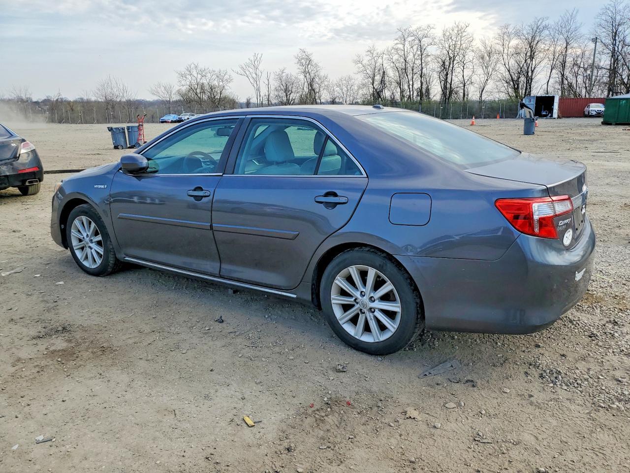 2013 Toyota Camry Hybrid Xle - Фото 2