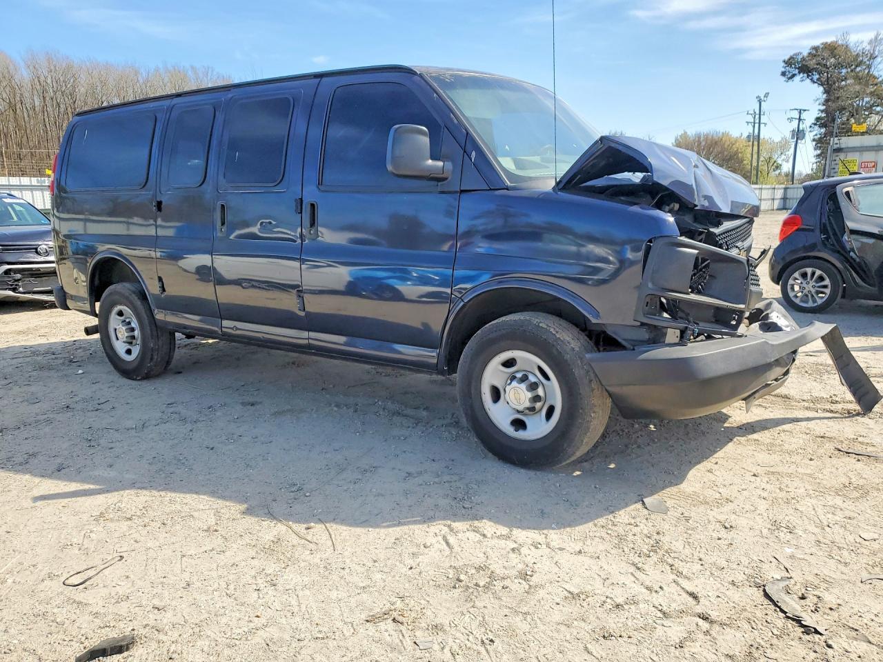 2014 Chevrolet Express 2500 Cargo Utility / Service Van - Фото 4