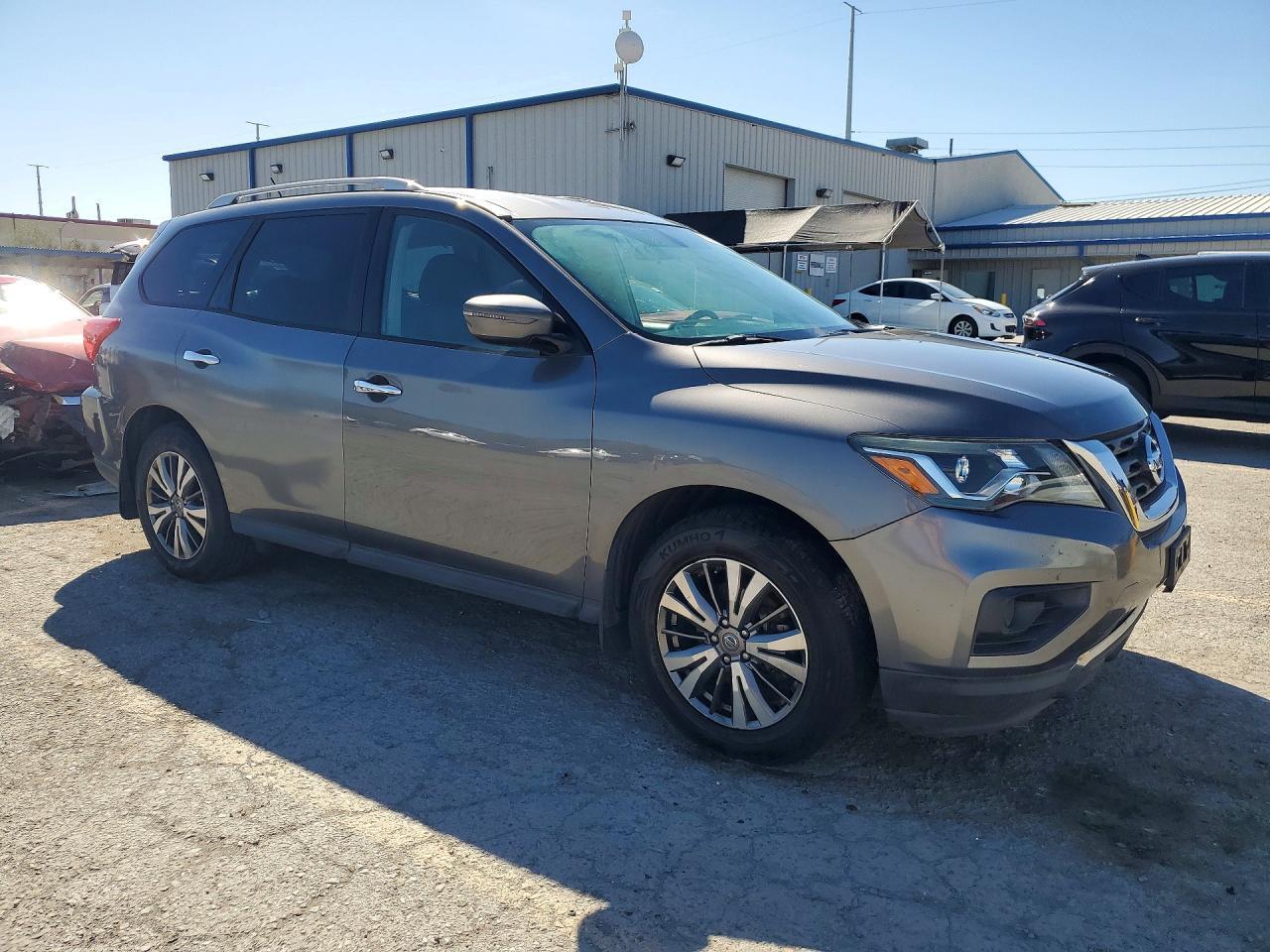2018 Nissan Pathfinder S - Фото 4