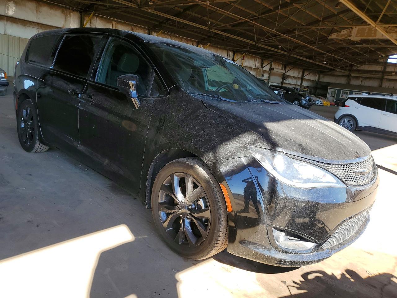 2020 Chrysler Pacifica Touring - Фото 4