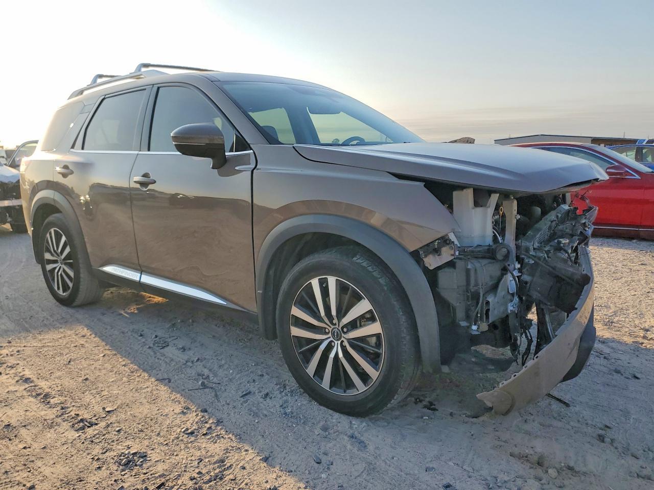 2023 Nissan Pathfinder Platinum - Фото 4